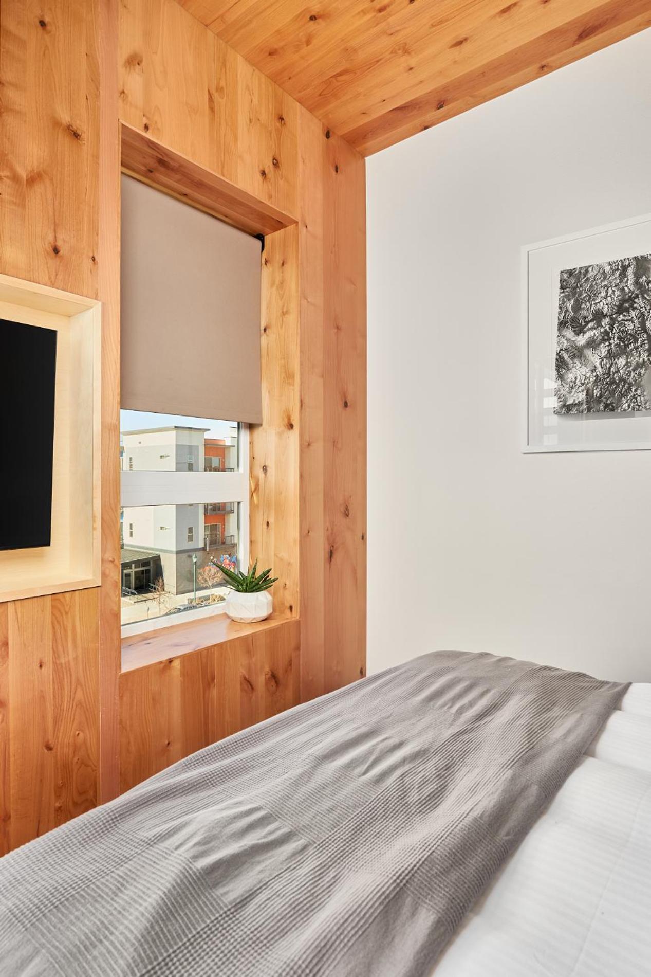 Kinship Landing Hotel Colorado Springs Room photo
