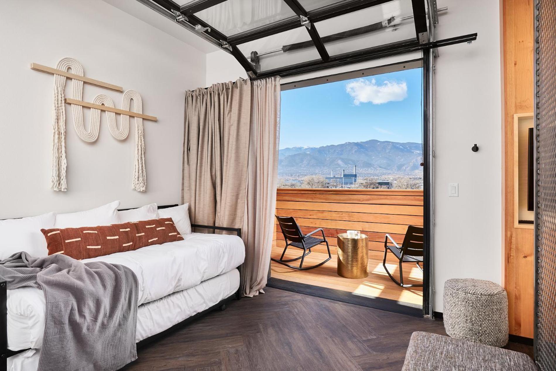 Kinship Landing Hotel Colorado Springs Room photo