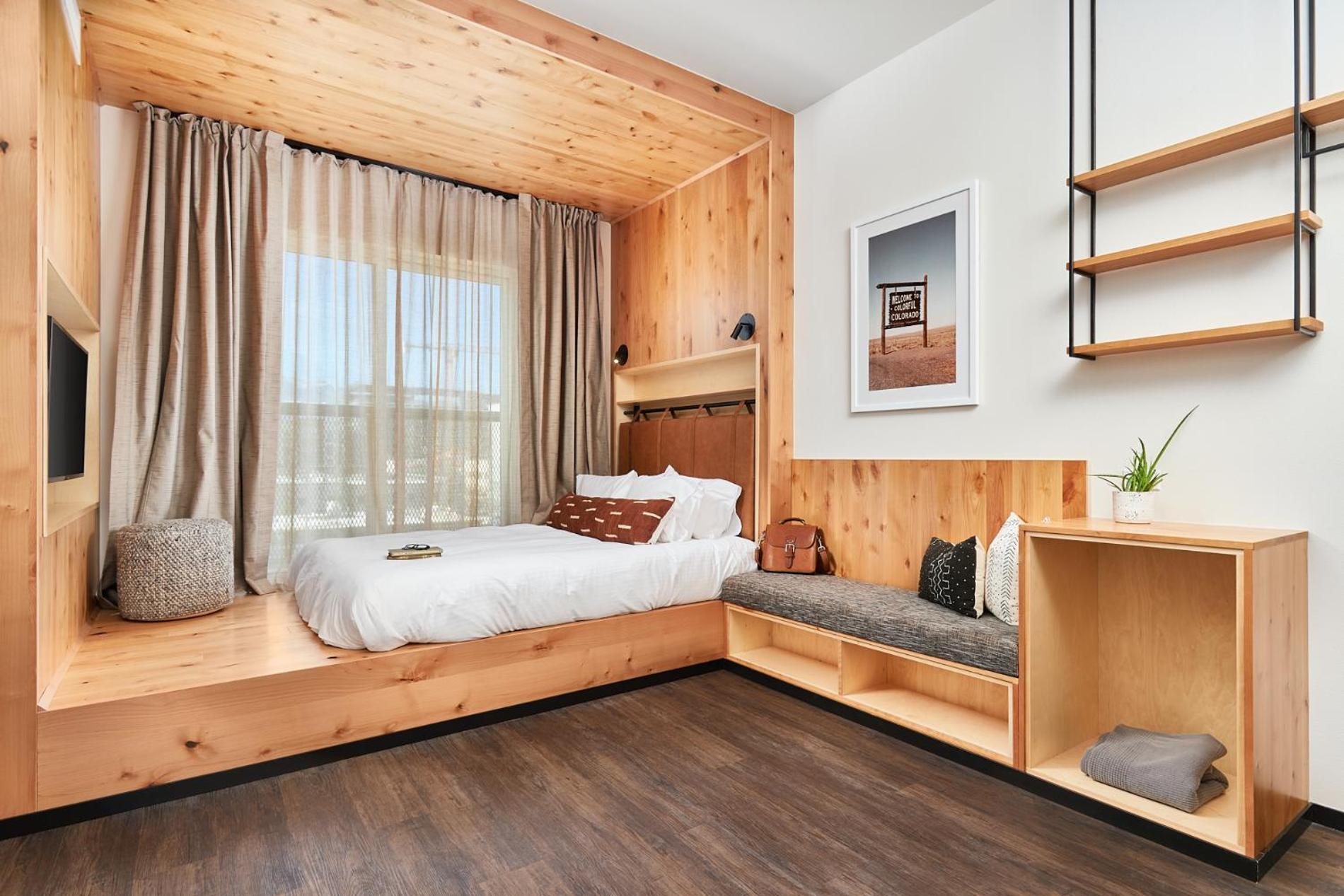 Kinship Landing Hotel Colorado Springs Room photo