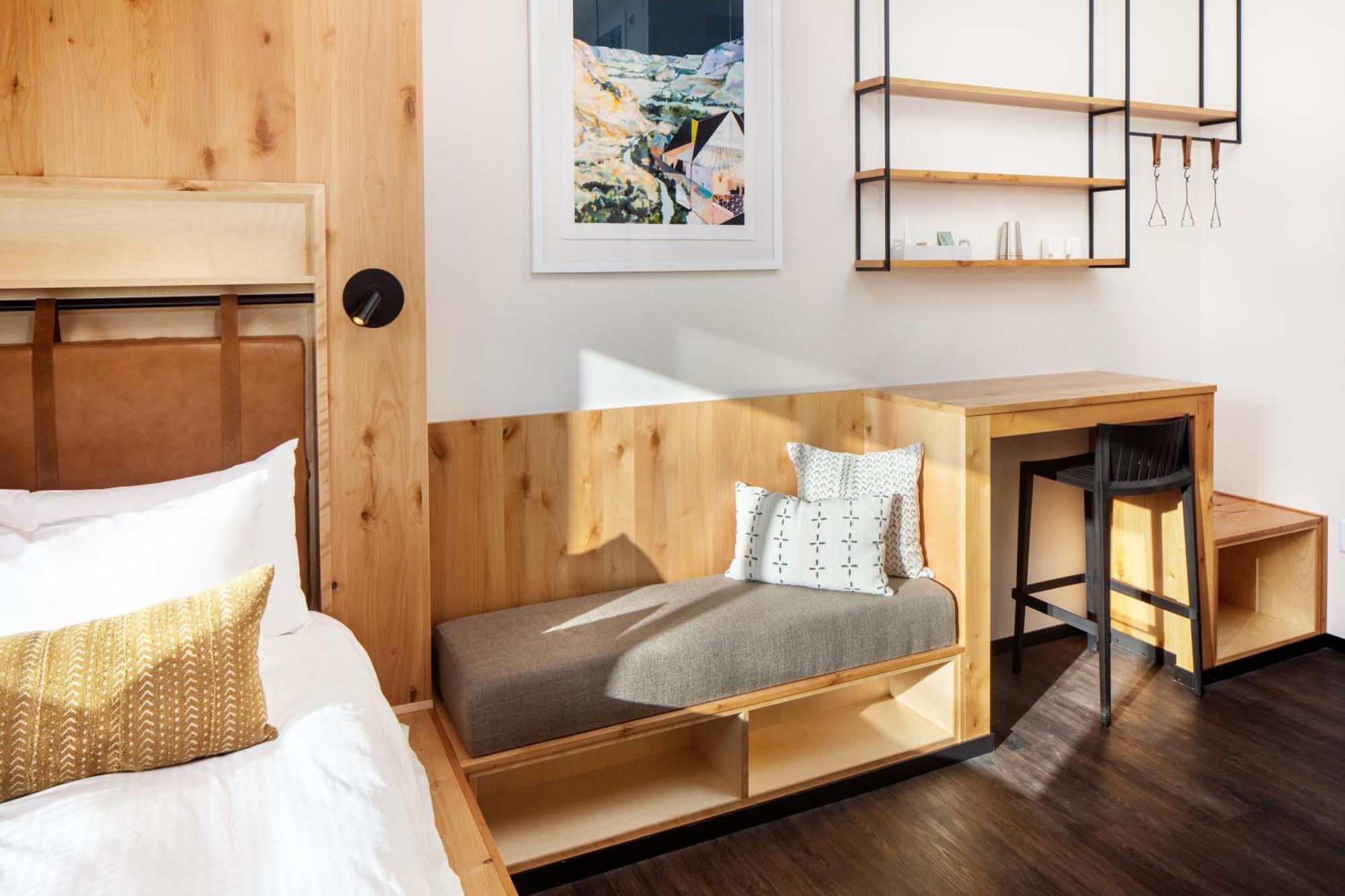 Kinship Landing Hotel Colorado Springs Room photo
